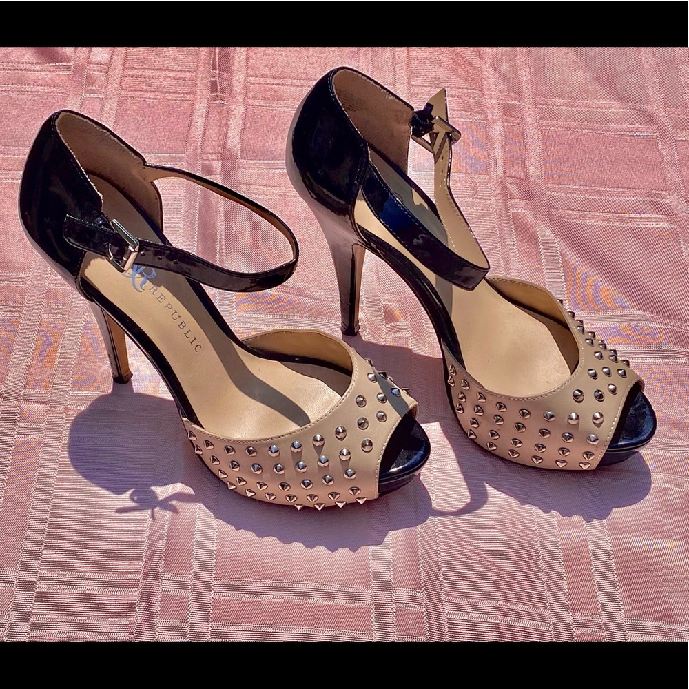 Size 8.5 - Rock Republic - Studded Tan/Black Heels